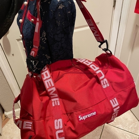 Authentic Supreme Duffle Bag - Picture 10 of 12